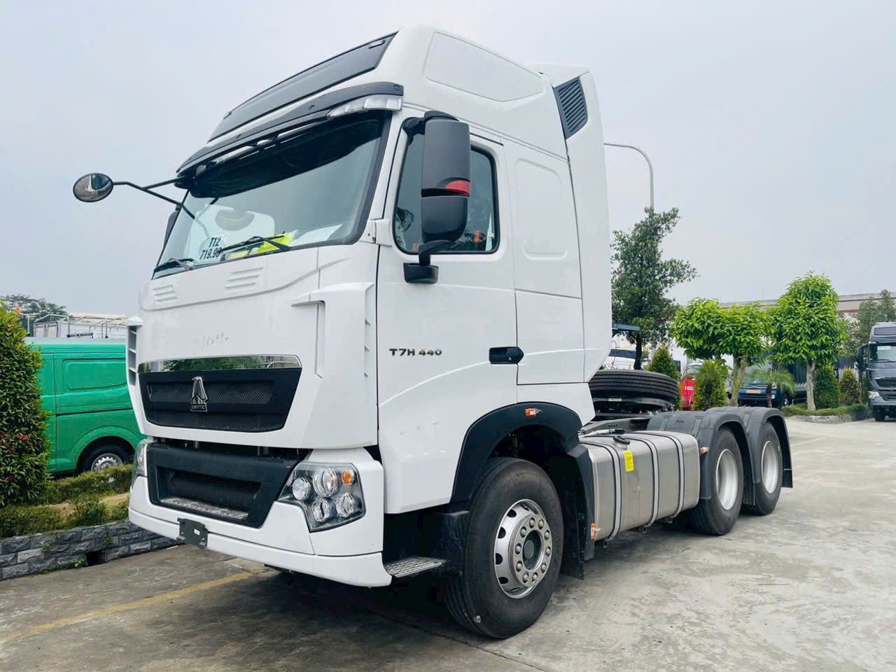 Xe đầu kéo SINOTRUK T7H-2